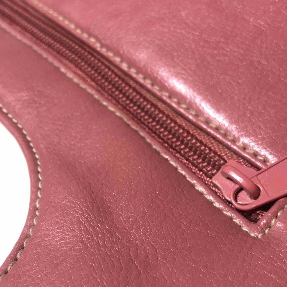 Mini Handbag w/ Interior Light! - Picture 13 of 15